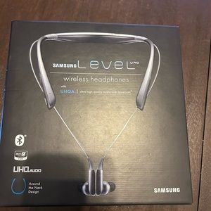 Original Samsung Level U2 Wireless Headphones Brand new, Black, No US Warranty.